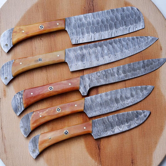 <p style="text-align: center;">Learn how to evaluate collectible and custom knives by Damascus pattern, blade steel, heat treatment, handle material, tang construction, sheath quality and verified country-of-origin documentation.</p>
