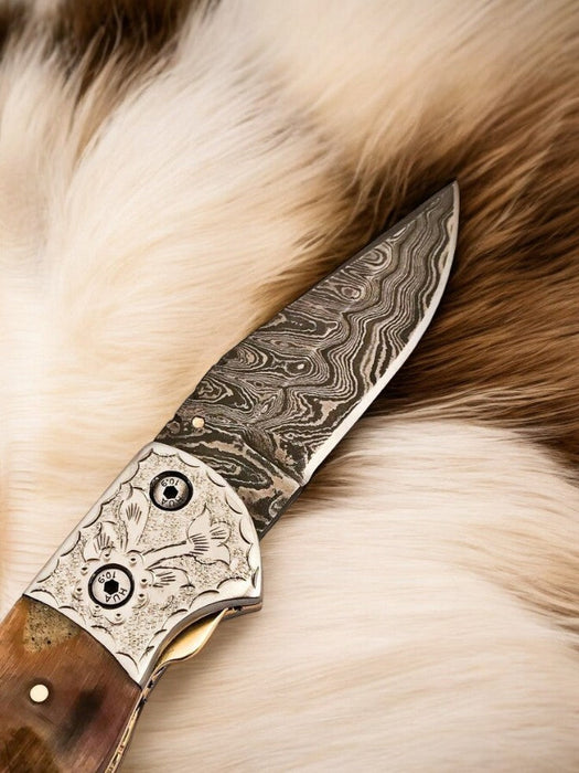 Handmade Damascus Folding Knife – Sheep Horn Handle