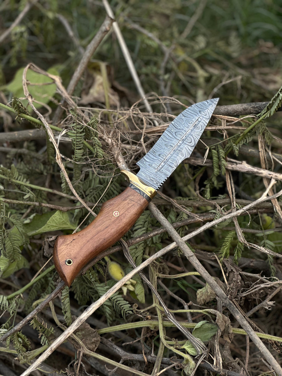 Hunting Blade – 10" Damascus Steel Knife with Rosewood Handle, Brass Guard & Leather Sheath