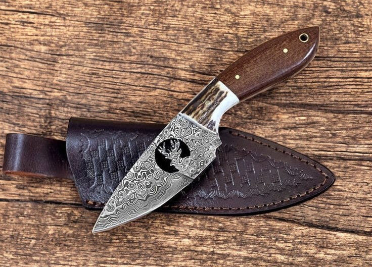 Custom Handmade Hunting Knife – Damascus Steel Blade