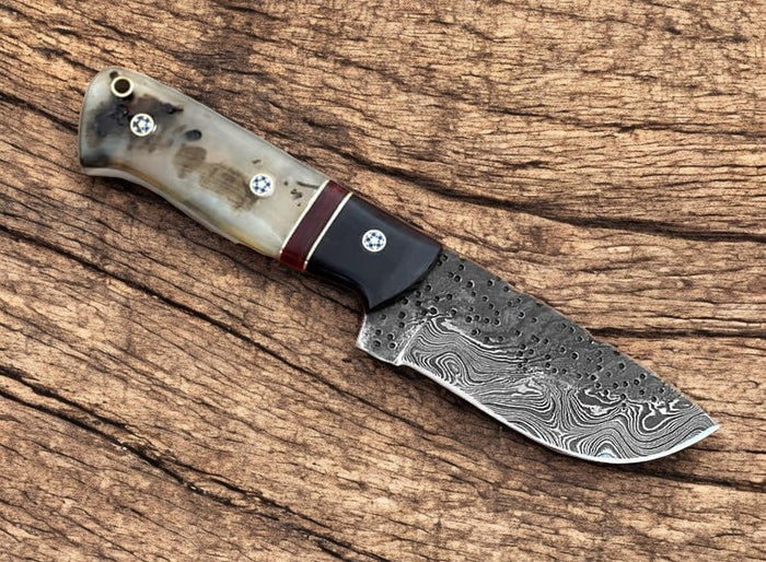 Custom Handmade Damascus Hunting Knife – 8" with Horn Handle