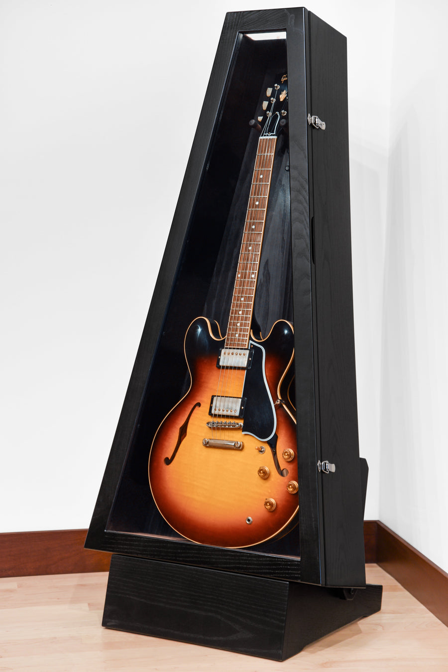 ClimaStand Triangle Humidor with Base - Northern White Ash with Piano Black