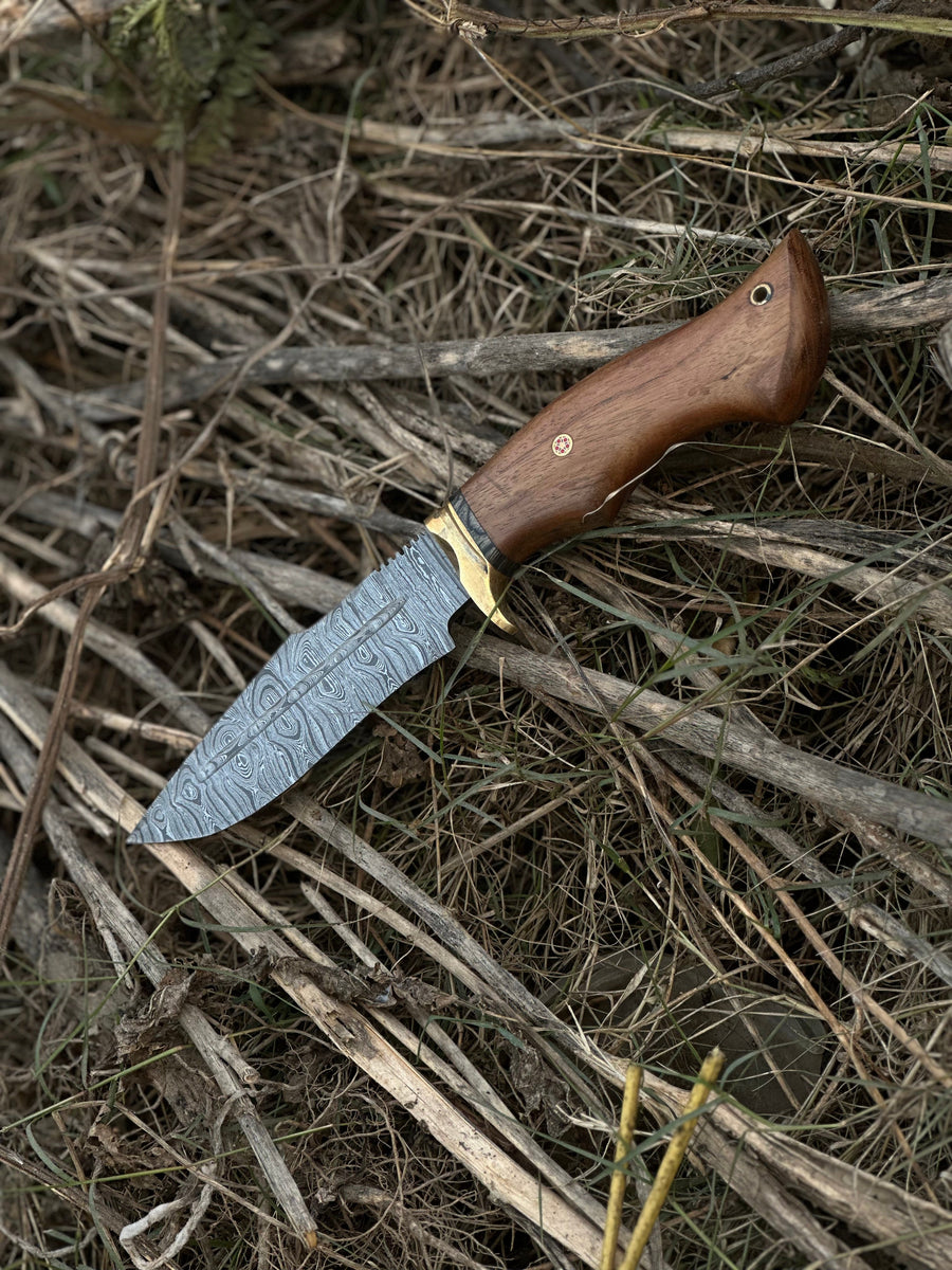 Hunting Blade – 10" Damascus Steel Knife with Rosewood Handle, Brass Guard & Leather Sheath