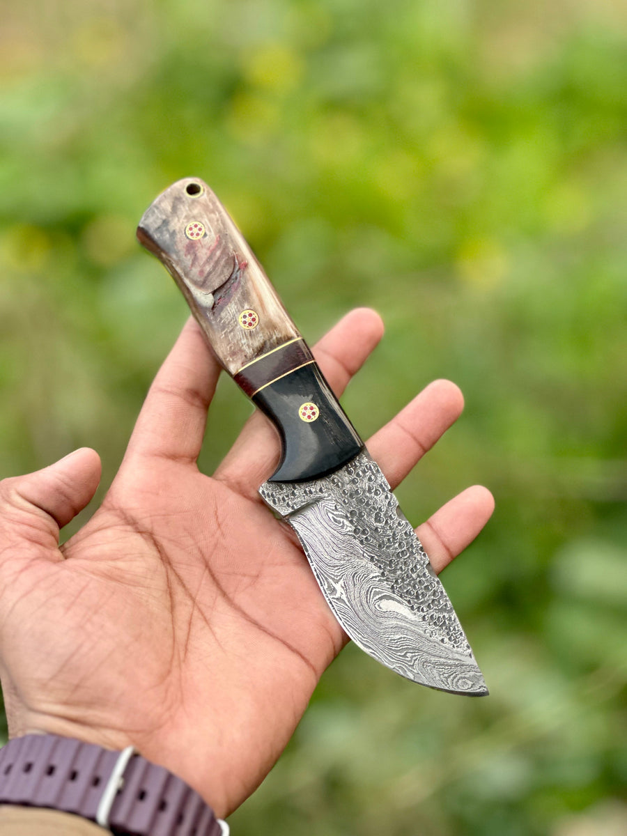 Hunting Knives for Sale – 9" Damascus Steel Blade with Sheep Horn/Resin Handle & Leather Sheath