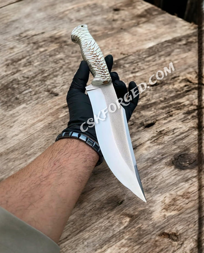 D2 Steel Custom Hunting Blade Knife with Pine Cone Handle