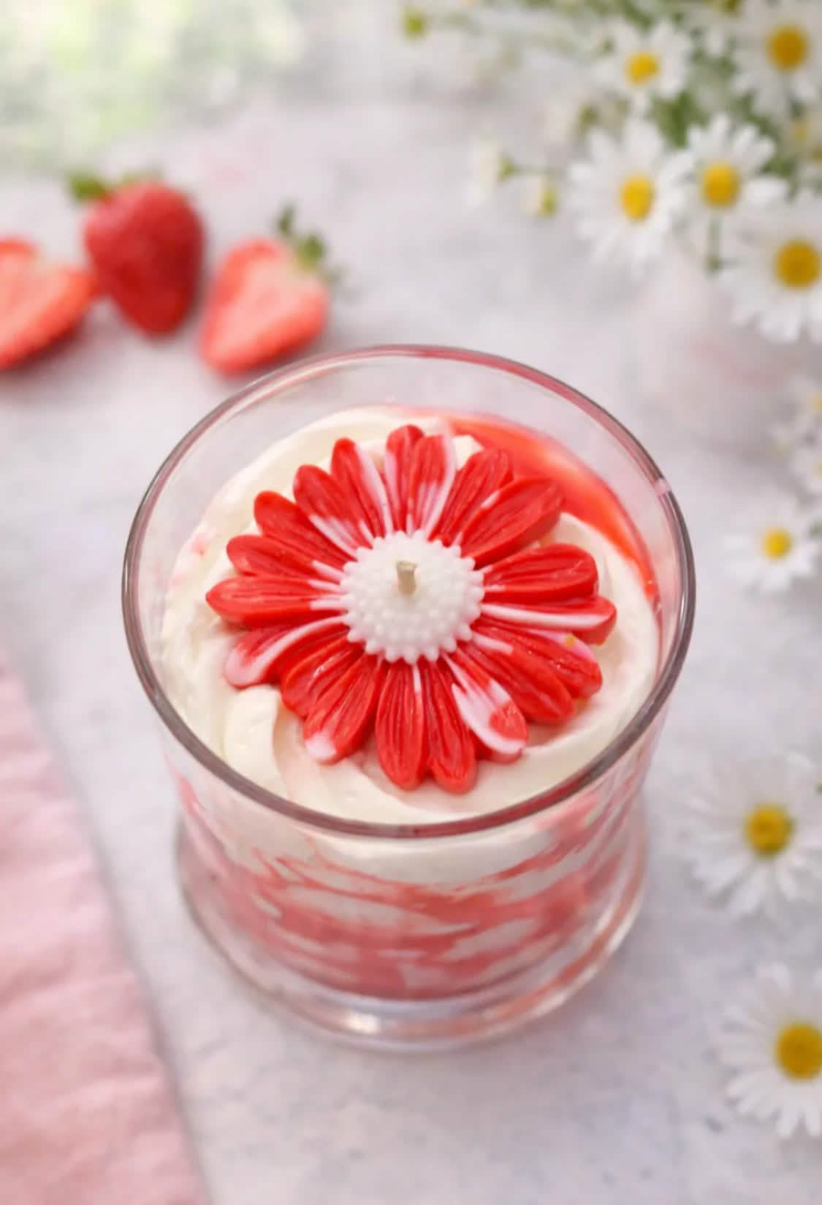 Strawberry Daisies – Fresh Strawberry Scented Candle (12.25oz)