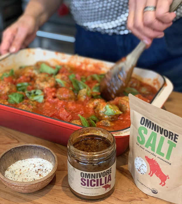 Sauce with salt and tomato 