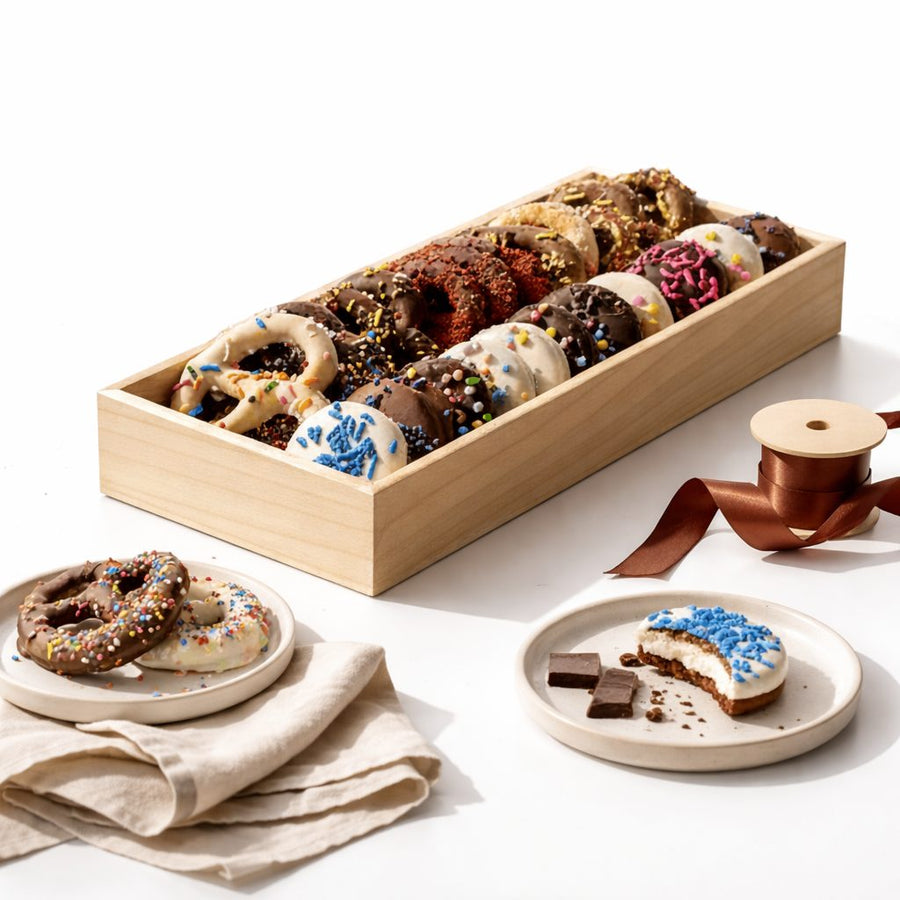 Chocolate Dipped Pretzel & Oreo Tray