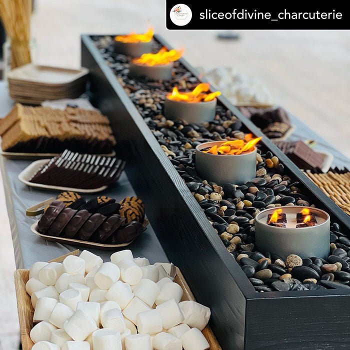 Serving display with several portable bonfires
