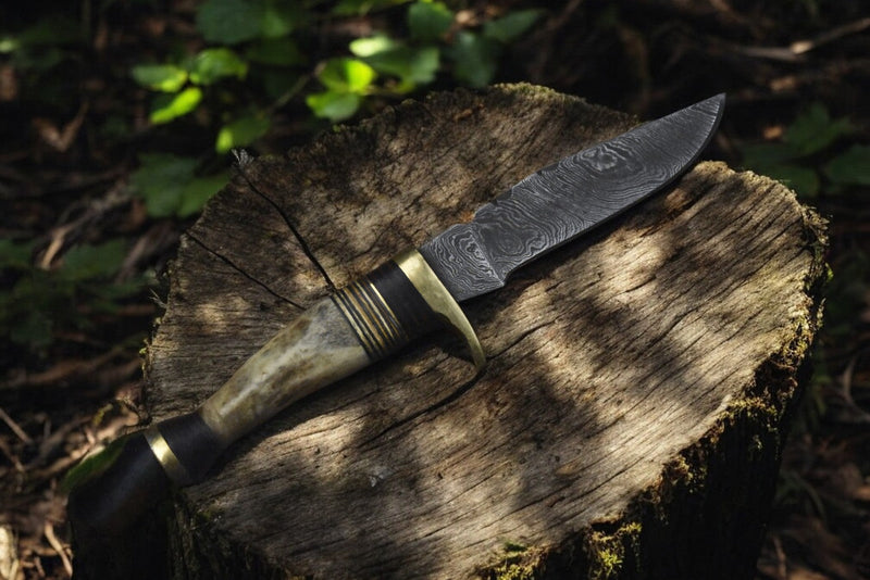 Handmade Damascus Skinning Knife – Antler Horn Handle
