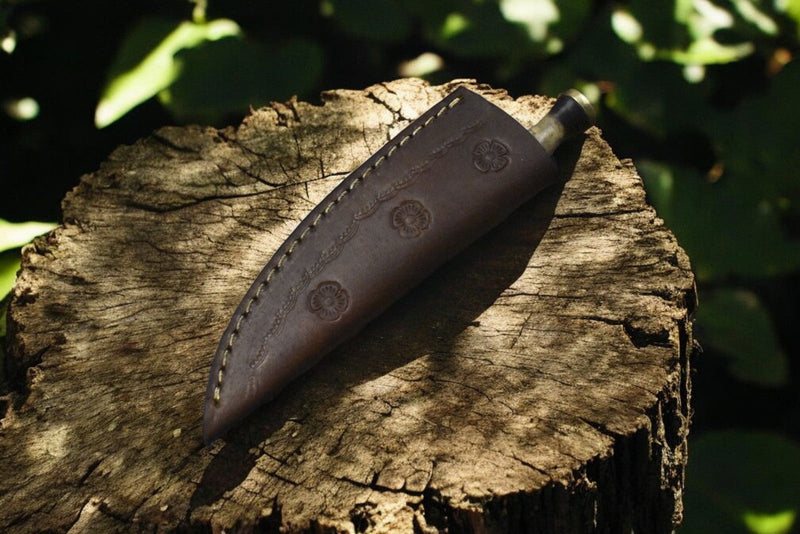 Handmade Damascus Skinning Knife – Antler Horn Handle