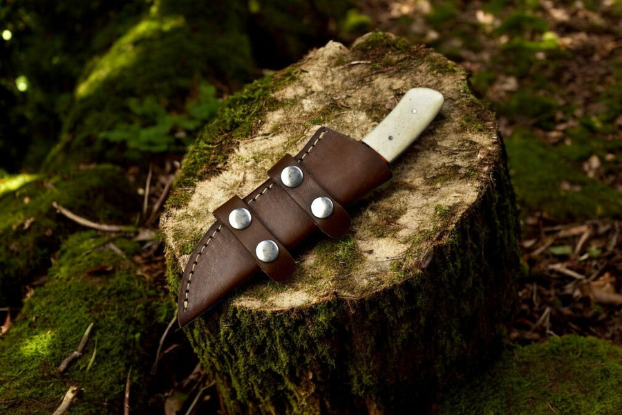 Handmade Damascus Steel Skinning Knife – 7.5" with Resin & Bone Handle