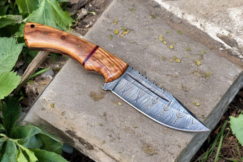 Custom Handmade Damascus Hunting Knife – Olive Wood Handle