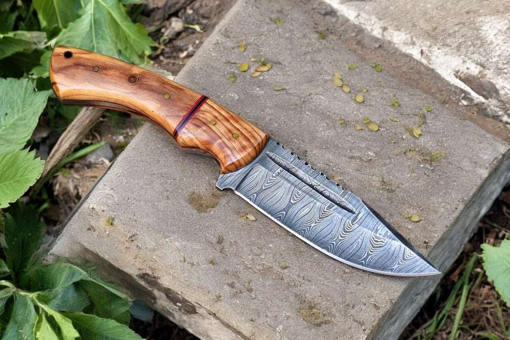 Custom Handmade Damascus Hunting Knife – Olive Wood Handle