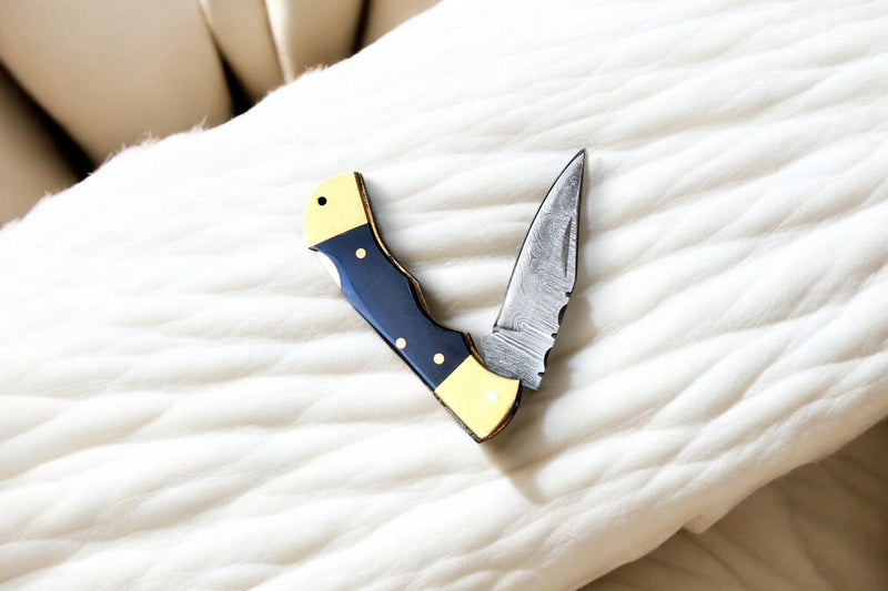 Custom Handmade Damascus Pocket Knife with Buffalo Horn