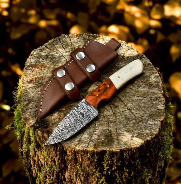 Handmade Damascus Steel Skinning Knife – 7.5" with Resin & Bone Handle