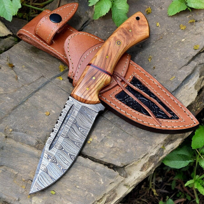 Custom Handmade Damascus Hunting Knife – Olive Wood Handle