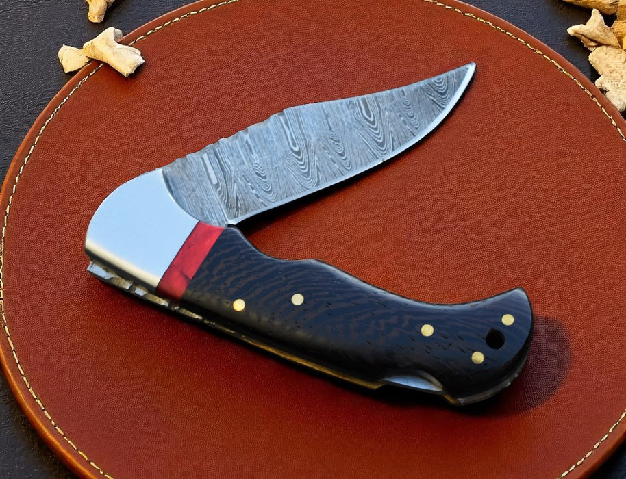 Folding Hunting Knife – Damascus Blade Wangi Wood