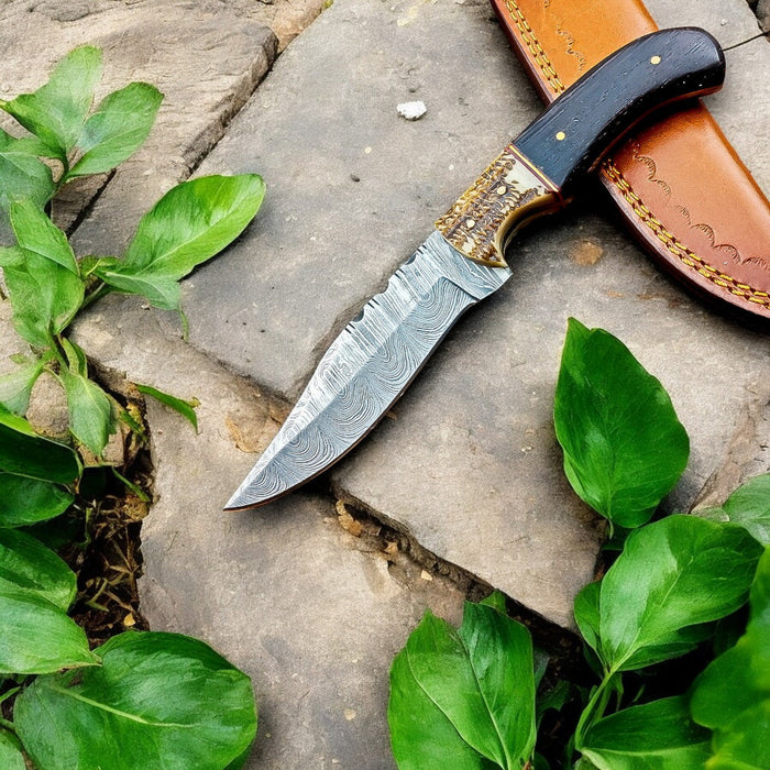 Handmade Damascus Hunting Knife – Wenge & Antler Handle